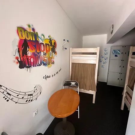 Crazy House Hostel Pula Exterior photo