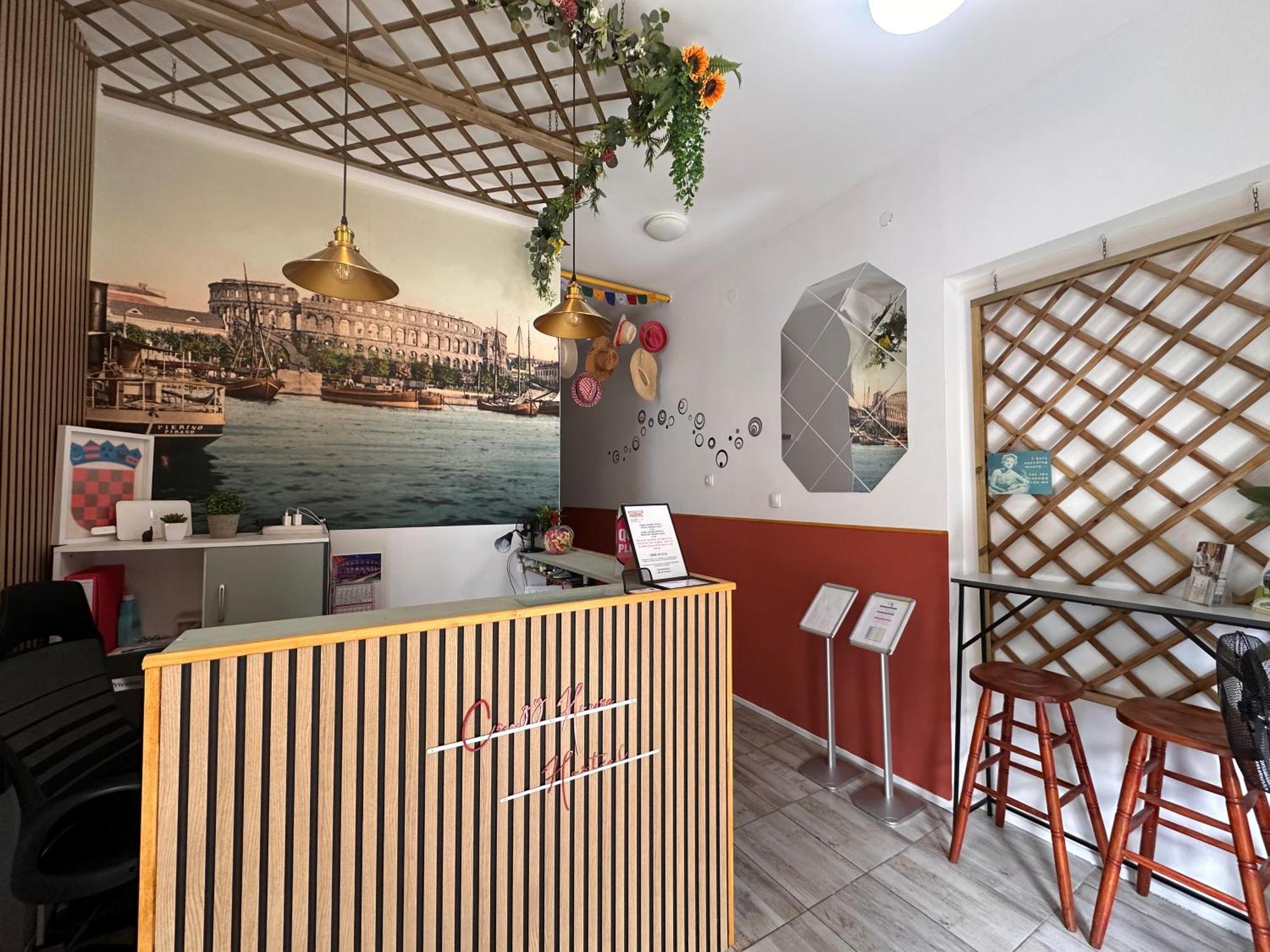 Crazy House Hostel Pula