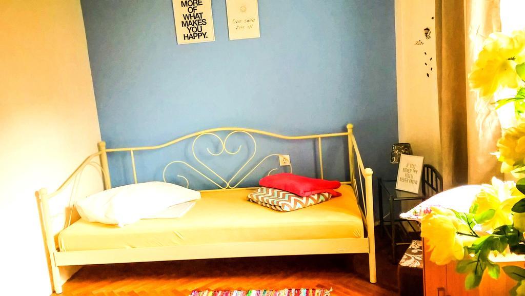 Hostel Crazy House *