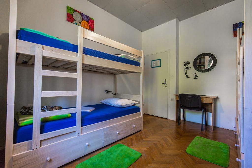 Hostel Crazy House *