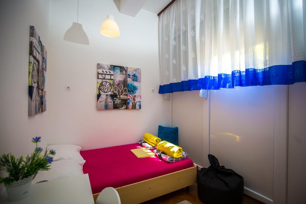 Hostel Crazy House *
